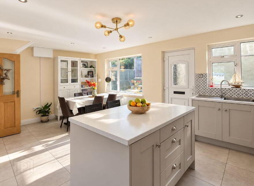 3 Sandymount, Newport, F28AX24