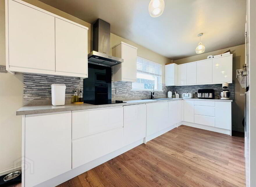 82 Carmeen Drive, Rathcoole, Newtownabbey, BT37 9DL