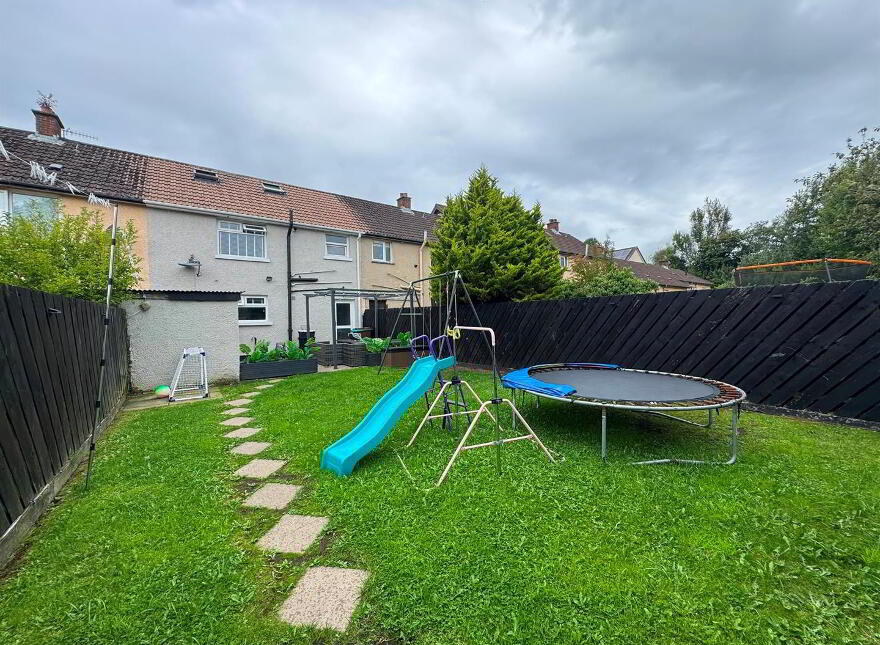 82 Carmeen Drive, Rathcoole, Newtownabbey, BT37 9DL
