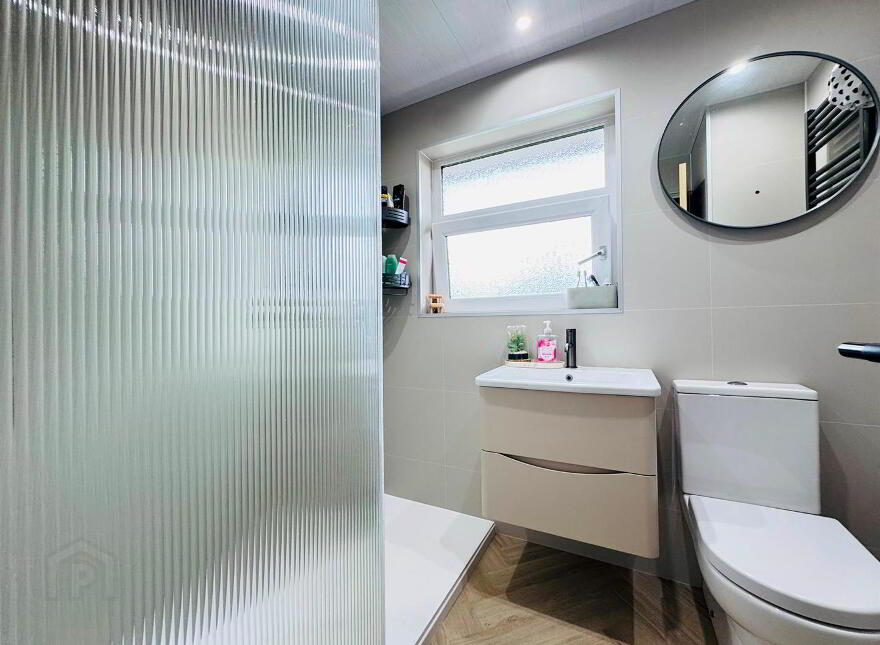 82 Carmeen Drive, Rathcoole, Newtownabbey, BT37 9DL