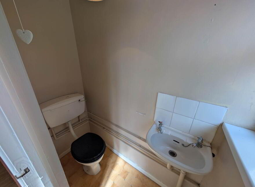 27 St John`s Place, Larne, BT40 1TB