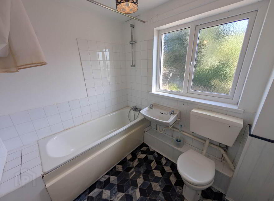 27 St John`s Place, Larne, BT40 1TB