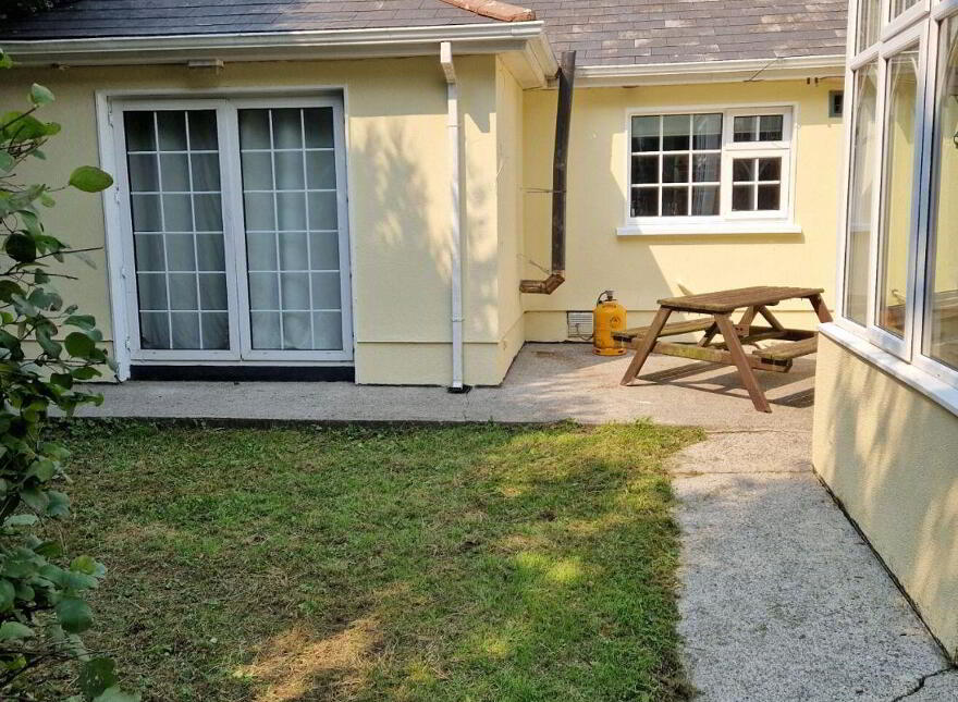 The Vintage, Moydow, N39Y6W7