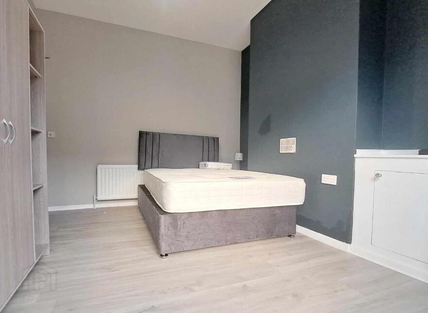 Room 1, 13 Lothair Avenue, Belfast, BT15 2HU photo