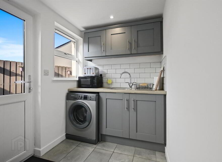 102 Ballynure Road, Ballyclare, BT39 9AQ