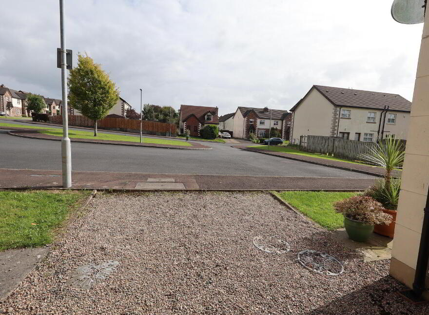 27 Lower Rogan Manor, Newtownabbey, BT36 4BE