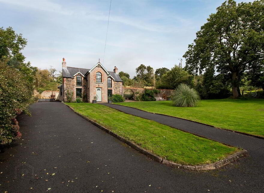 30 Dromara Road, Ballynahinch, BT24 8JL