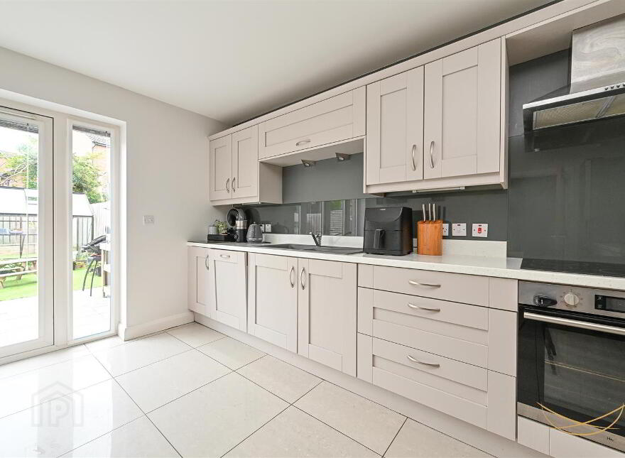 9 Highgrove Green, Carrickfergus, BT38 9UB