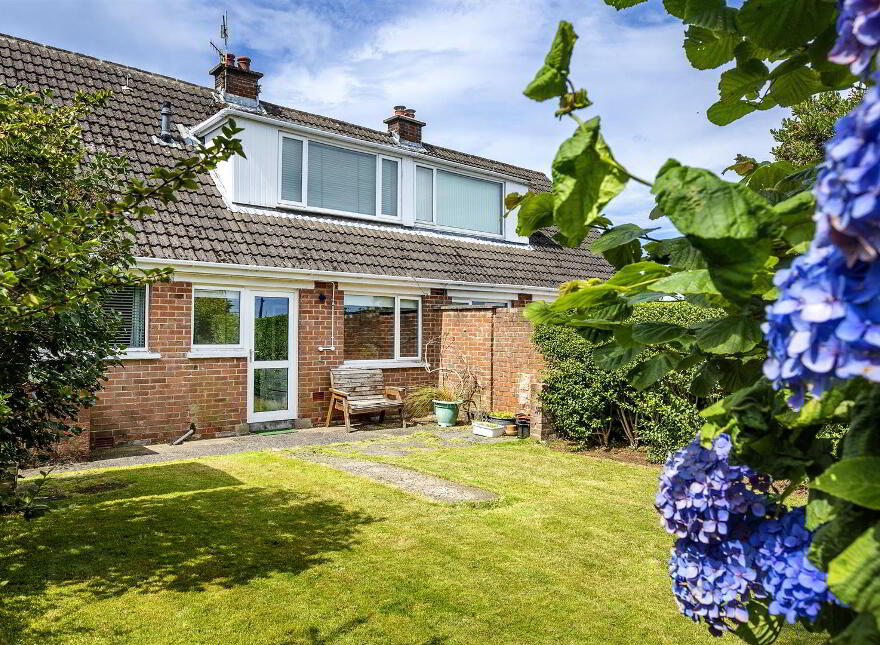 21 Ravelston Drive, Carnmoney, Newtownabbey, BT36 6PG