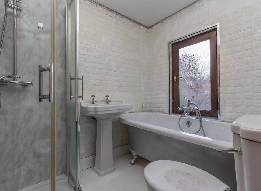 111 Ballygomartin Road, Belfast, BT13 3LB