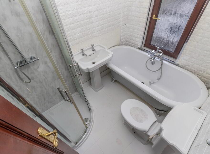 111 Ballygomartin Road, Belfast, BT13 3LB