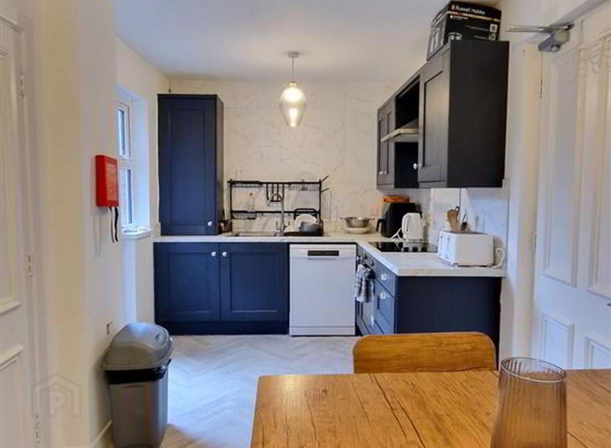 Rm 5, 265 Woodstock Road, Belfast, BT6 8PR