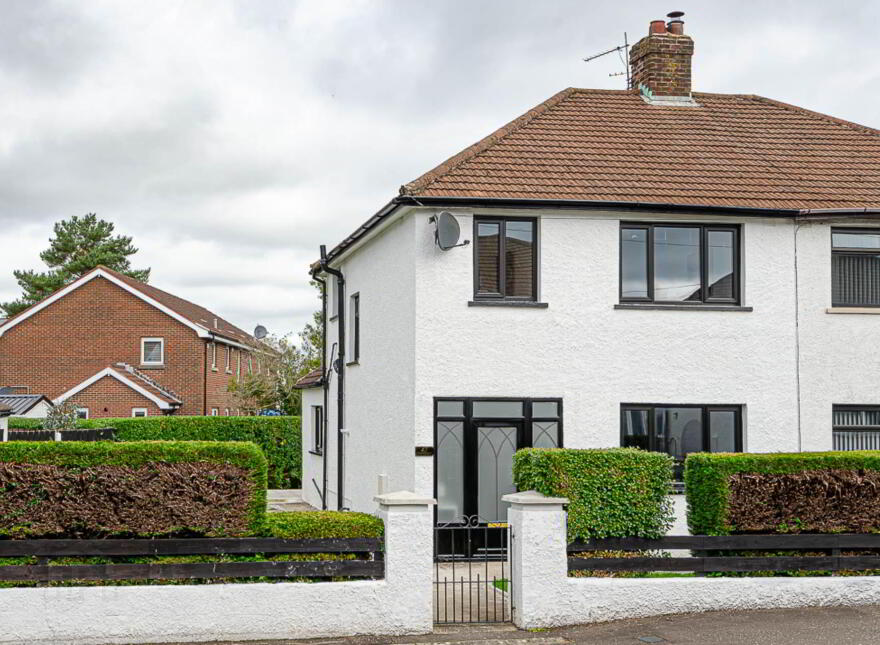 47 Stirling Gardens, Cregagh, Belfast, BT6 9LW photo