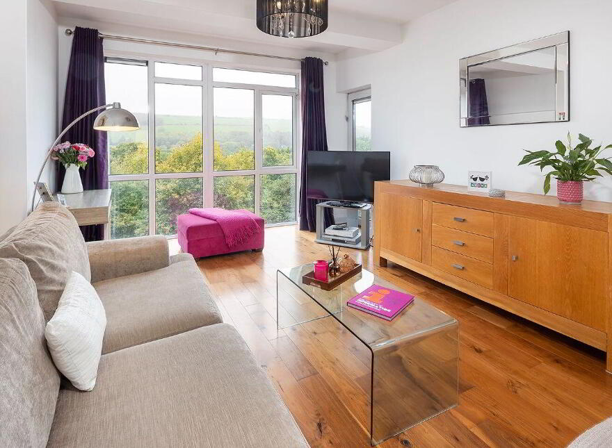 55 The Crescent Apartments, Old Fort Road, Ballincollig, P31W243