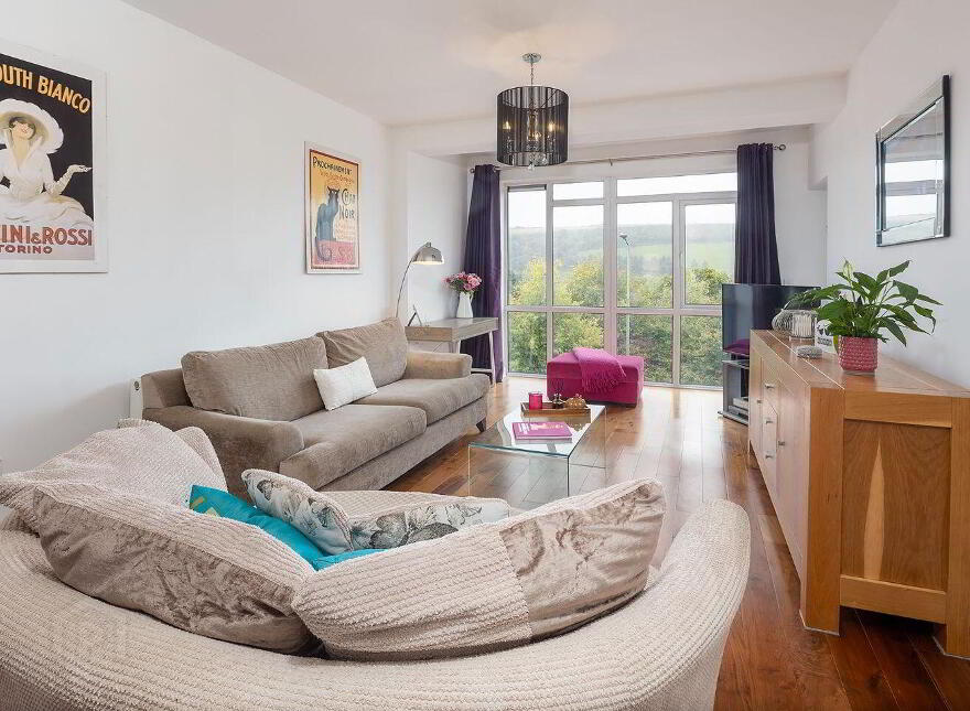 55 The Crescent Apartments, Old Fort Road, Ballincollig, P31W243