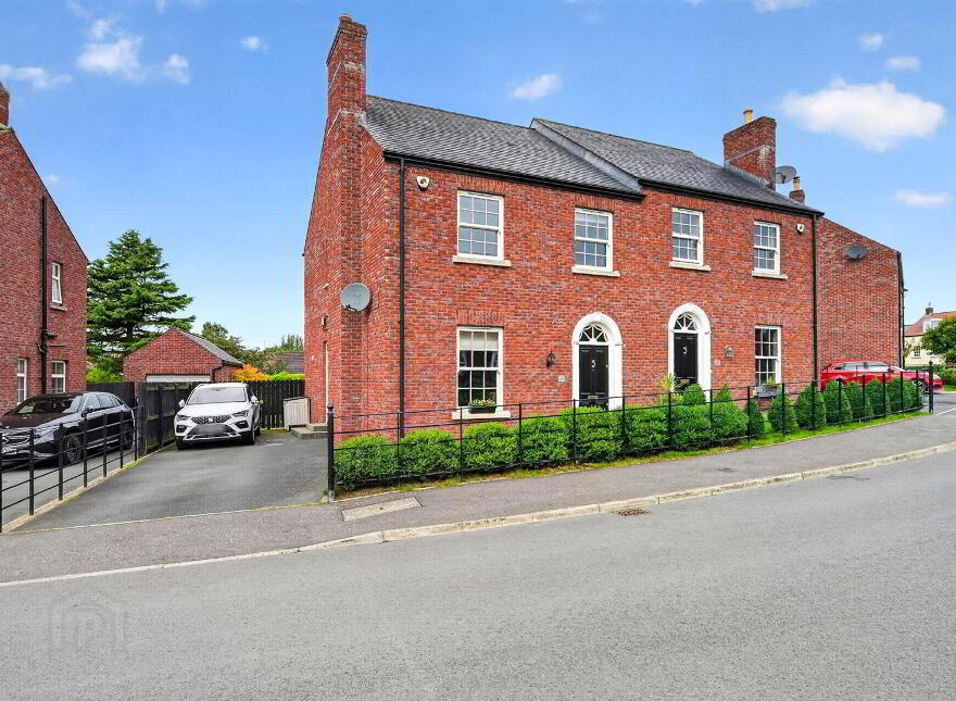 5 Breton View, Lisburn, BT28 3YF