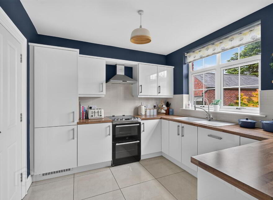 5 Breton View, Lisburn, BT28 3YF