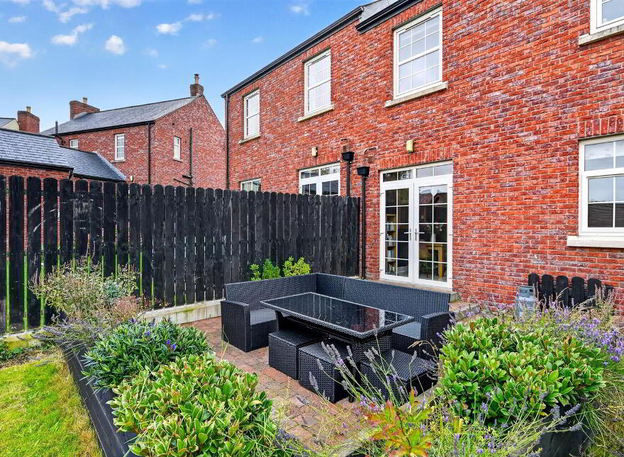 5 Breton View, Lisburn, BT28 3YF