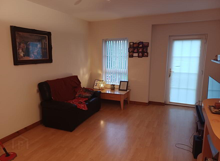 33 Mount Eagles Square, Lagmore, Belfast, BT17 0GT