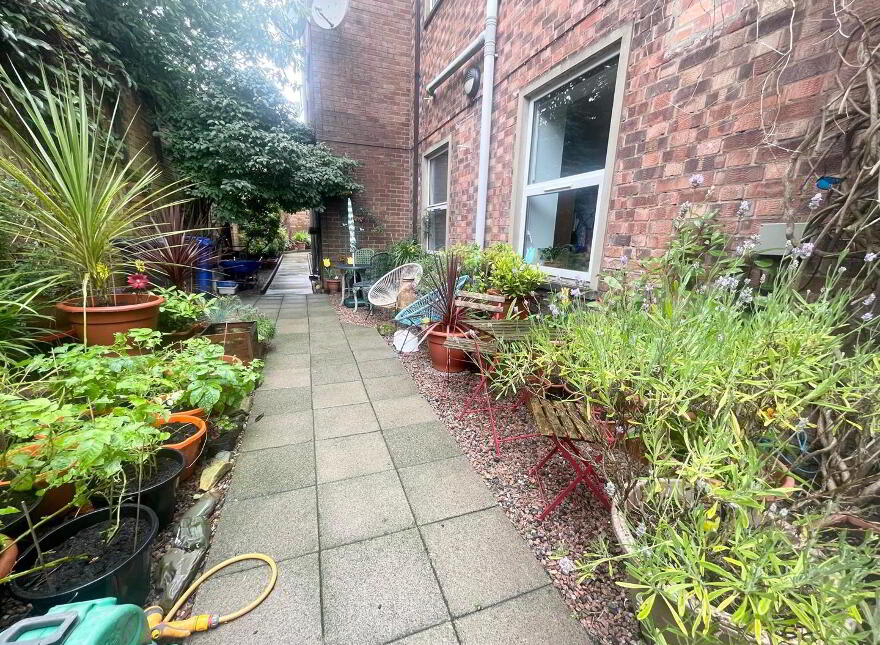 Apartment 8 Old Exchange Court, Belfast, BT5 6HU