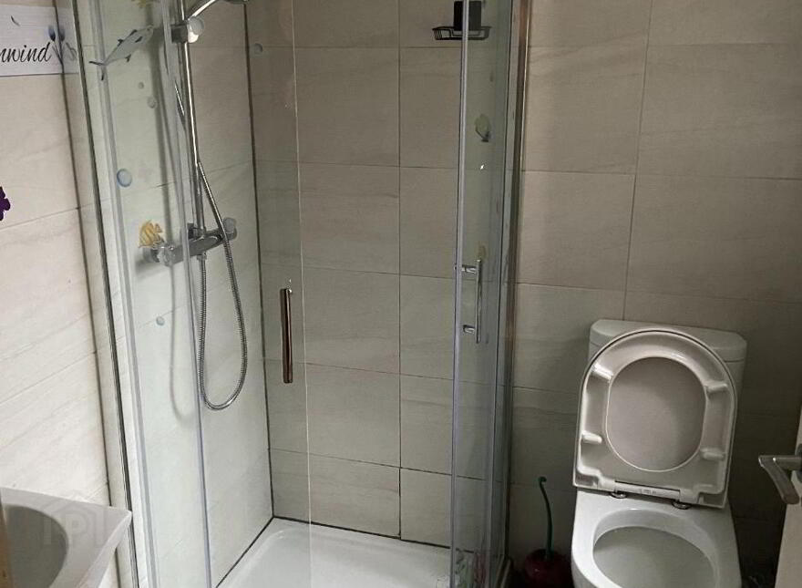 Lisavon Street, Belfast, BT4 1LH