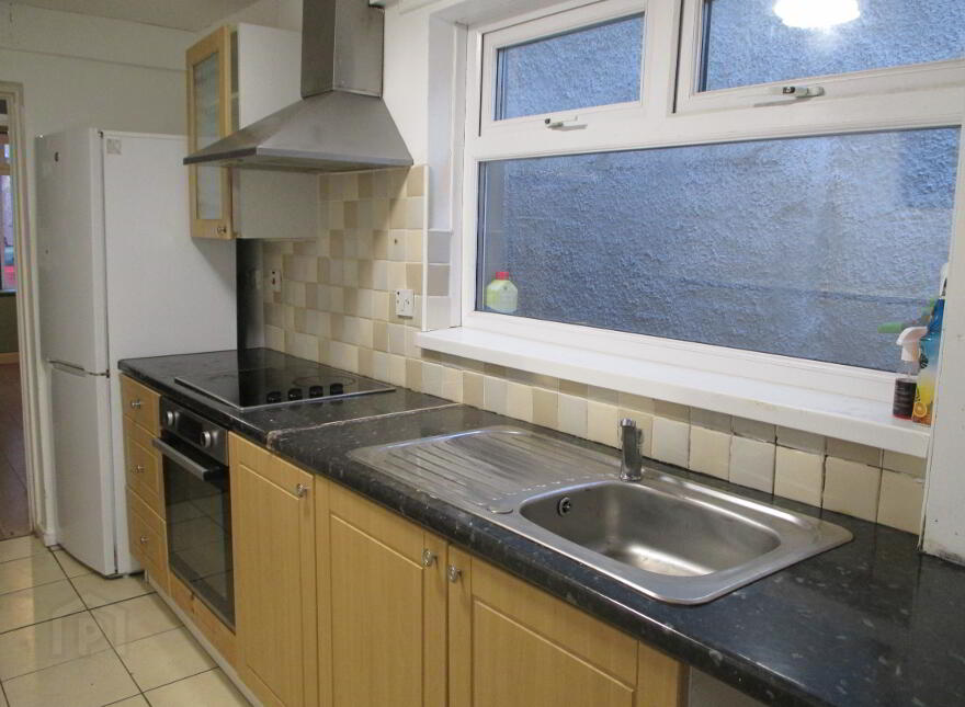 Lisavon Street, Belfast, BT4 1LH