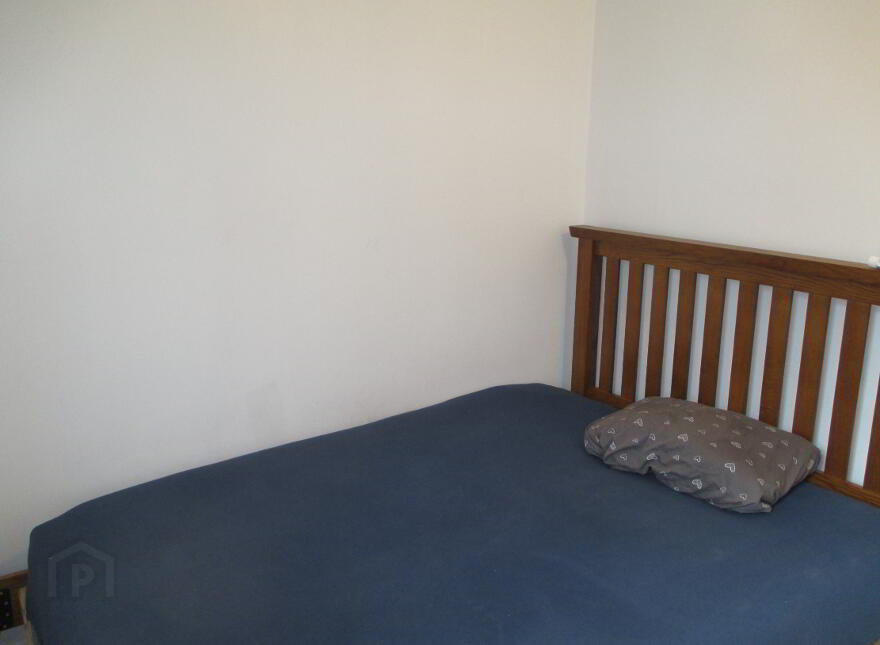 Lisavon Street, Belfast, BT4 1LH
