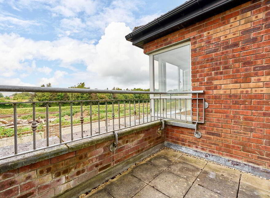 19 The Square, Innwood, Enfield, A83V624