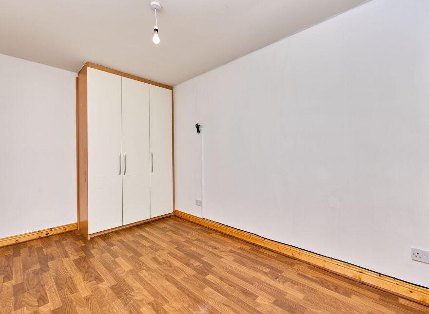 19 The Square, Innwood, Enfield, A83V624