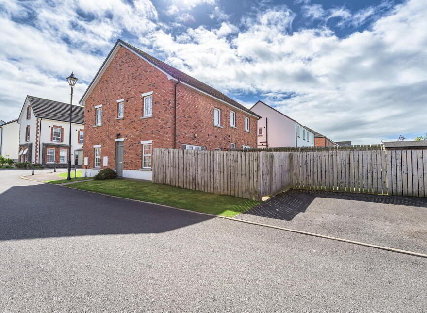 39 Harlow Green, Moira, BT67 0XH
