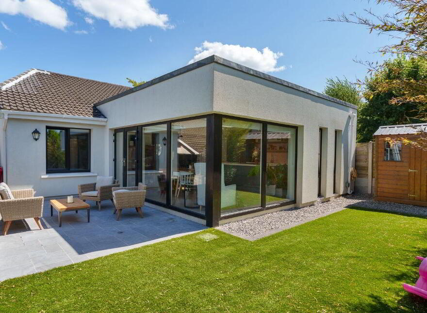4 Manor Lawn, Thornbury View, Rochestown, T12XD6C