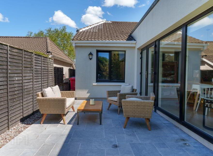 4 Manor Lawn, Thornbury View, Rochestown, T12XD6C
