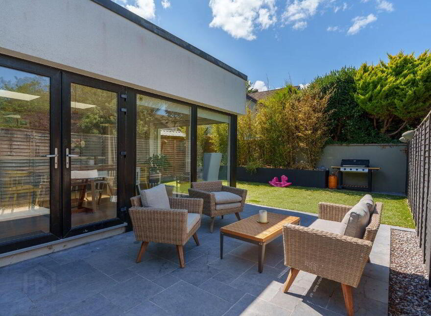 4 Manor Lawn, Thornbury View, Rochestown, T12XD6C