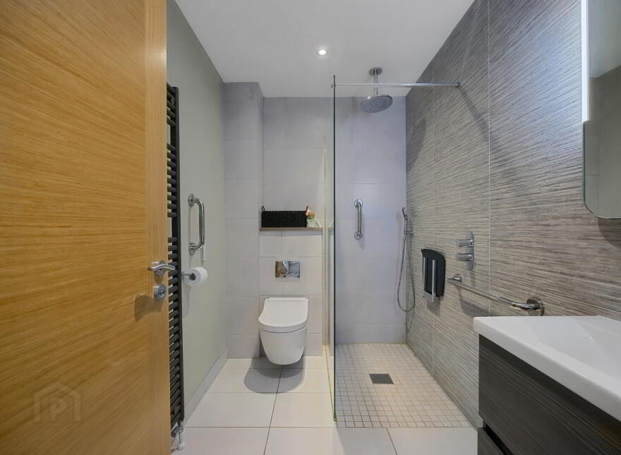 3 The Vue, 2 Strand Road, Portrush, BT56 8FT