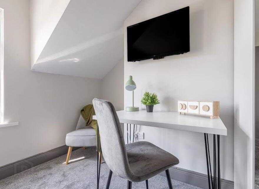 Room 5, 65 Ballygomartin Road, Belfast, BT13 3LB