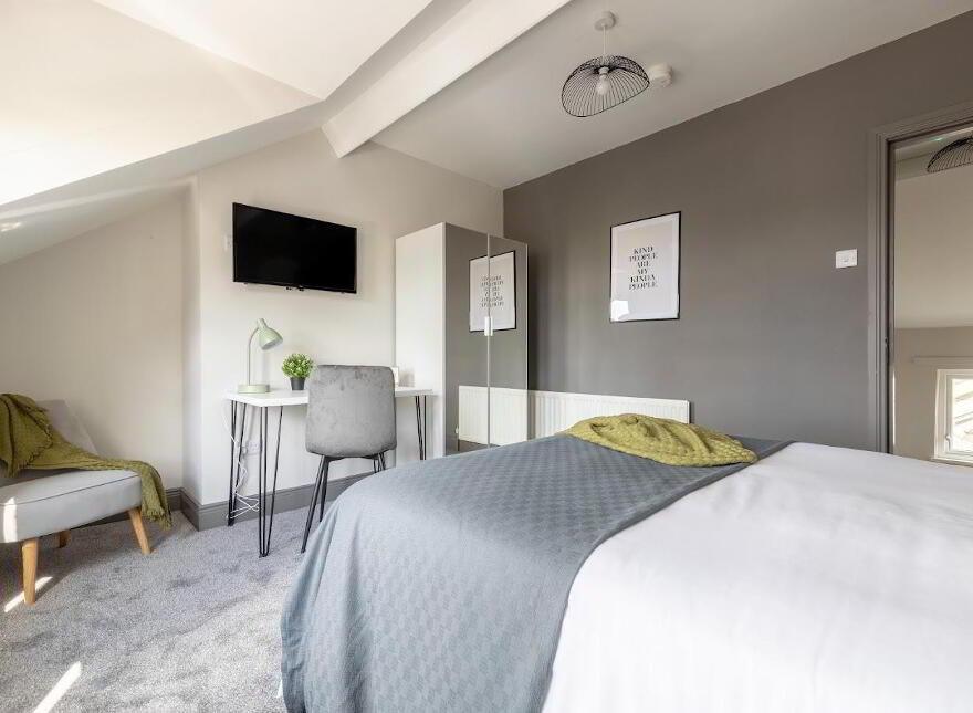 Room 5, 65 Ballygomartin Road, Belfast, BT13 3LB