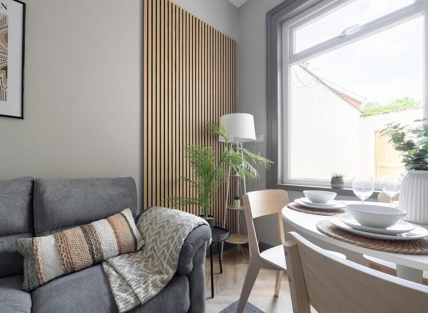 Room 5, 65 Ballygomartin Road, Belfast, BT13 3LB