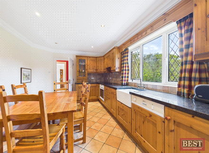 2 Moygannon Road, Warrenpoint, Newry, BT34 3QJ