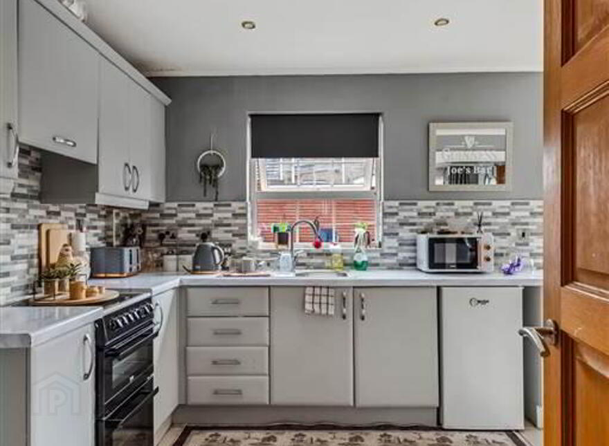 16 Mount Eagles Square, Dunmurry, Belfast, BT17 0GZ