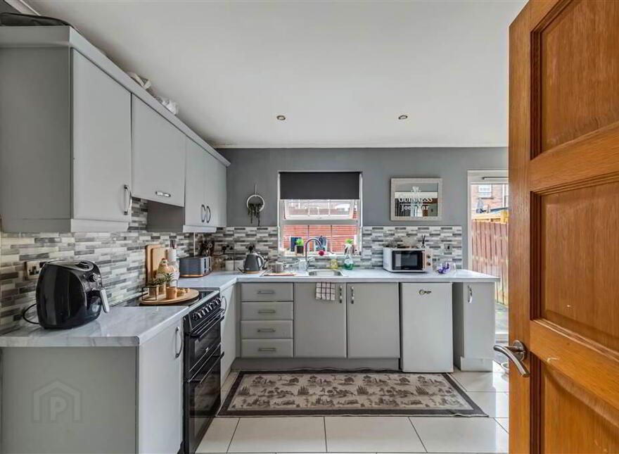 16 Mount Eagles Square, Dunmurry, Belfast, BT17 0GZ