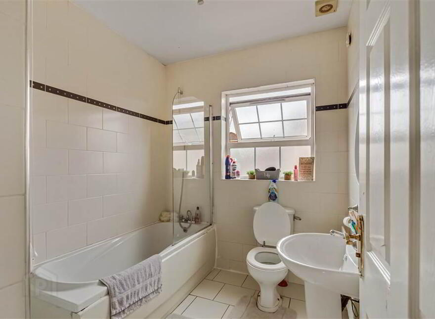 16 Mount Eagles Square, Dunmurry, Belfast, BT17 0GZ