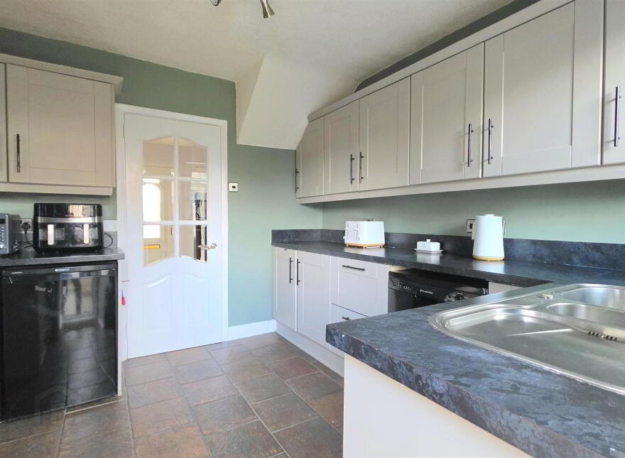 9 Shaftesbury Place, Carrickfergus, BT38 8JR