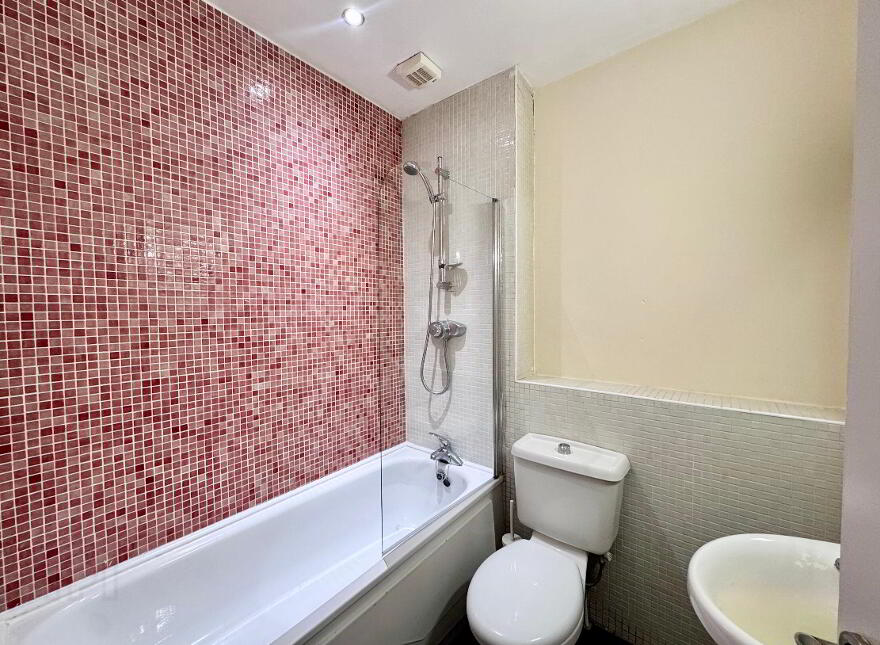 Apt 2, 8 Willowbank Gardens, Belfast, BT15 5AH