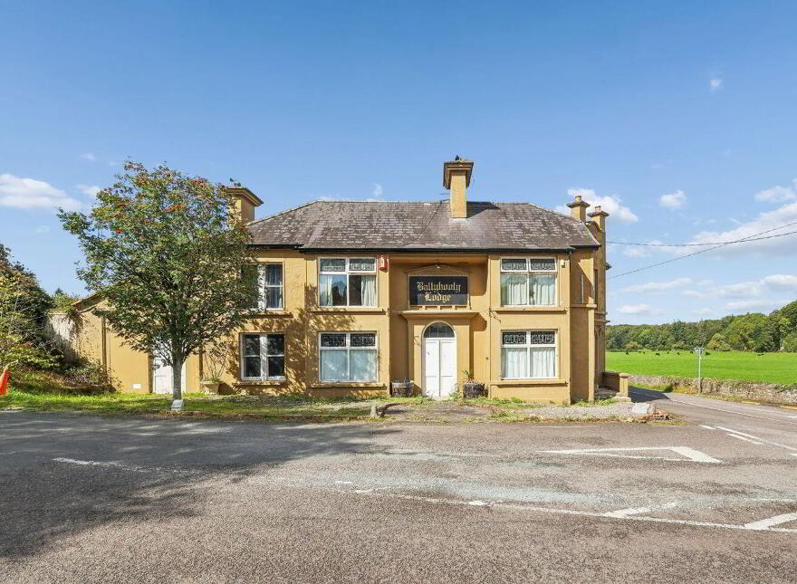 Ballyhooly Lodge Or Castle Tavern, Ballyhooly, P51W2K6