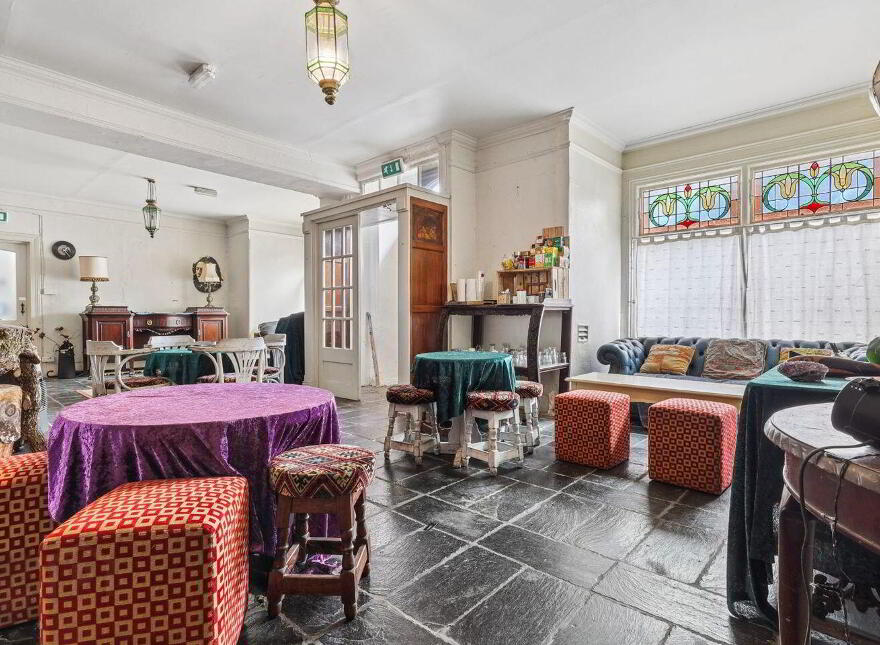 Ballyhooly Lodge Or Castle Tavern, Ballyhooly, P51W2K6