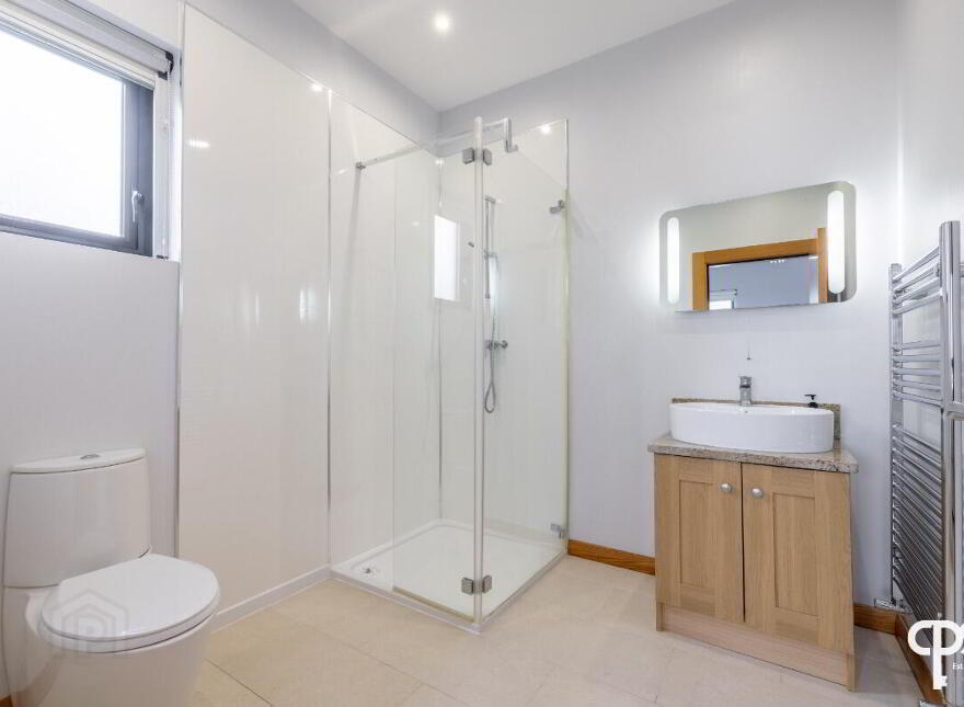 137 Ballyhanedin Road, Claudy, BT47 4EW
