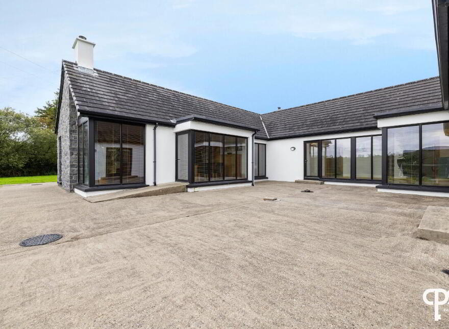 137 Ballyhanedin Road, Claudy, BT47 4EW
