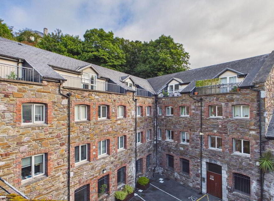 8 Stone Court, Trafalgar Hill, Montenotte, T23VY40