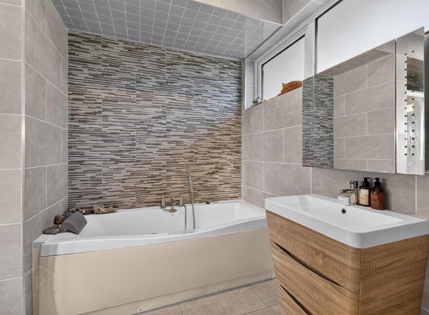 Seamourne, 268 Ballygowan Road, Crossnacreevy, Belfast, BT5 7UD
