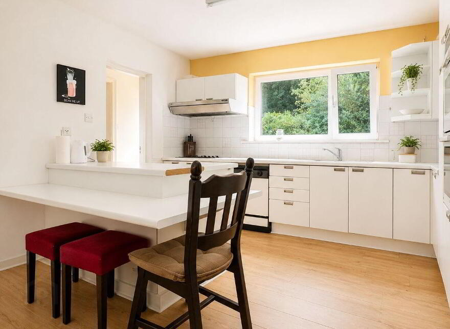 Woodpoint, Meadowlands, Courtmacsherry, P72KV76